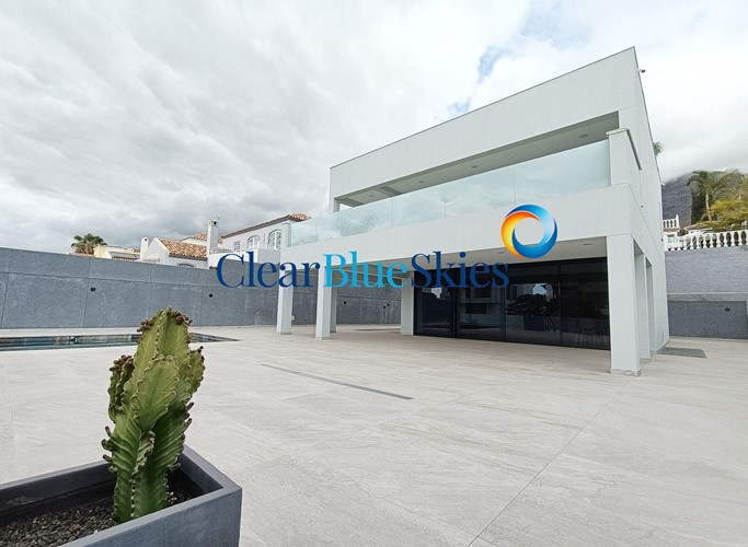 4 bed villa for sale in El Madronal