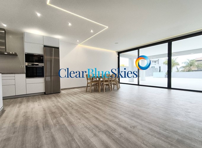 4 bed villa for sale in El Madronal