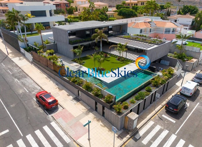 Villa For sale in Playa Paraiso, Tenerife