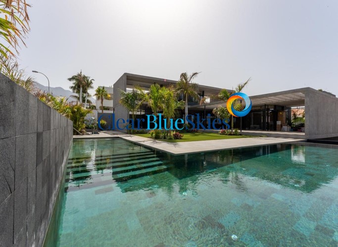 4 bed villa for sale in Playa Paraiso