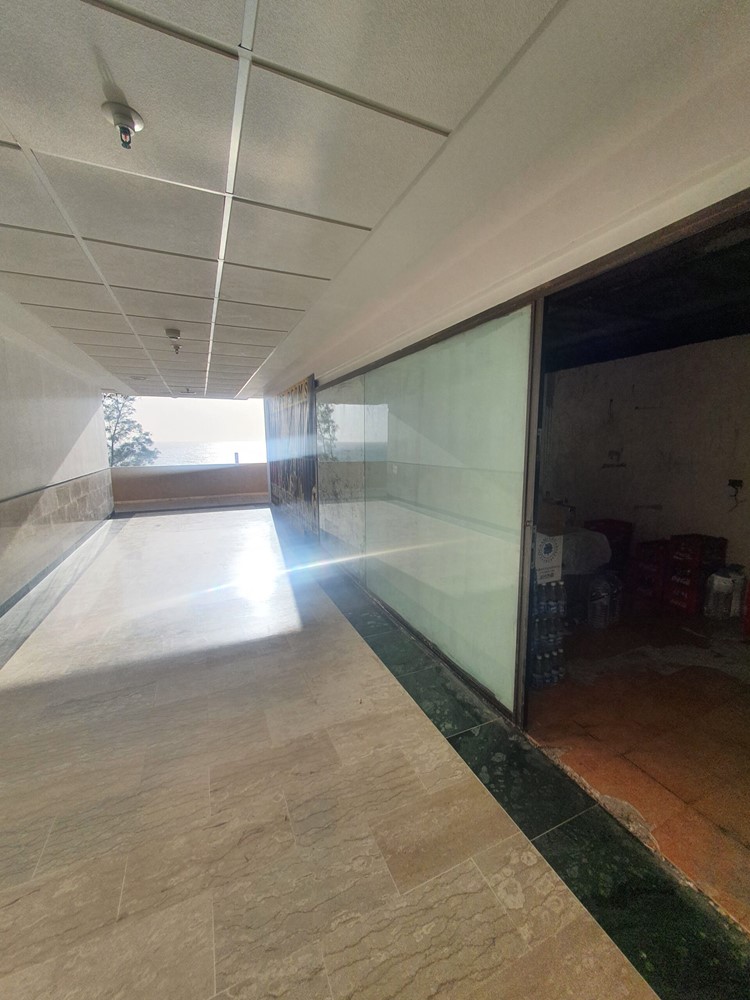 Empty Local for sale in Las Americas