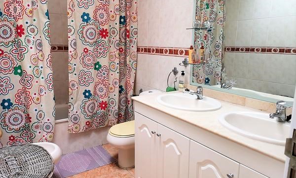 4 bed bungalow for sale in Roque del Conde