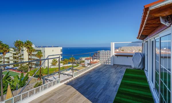 4 bed townhouse for sale in Playa de la Arena