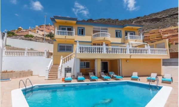 4 bed villa for sale in Roque del Conde
