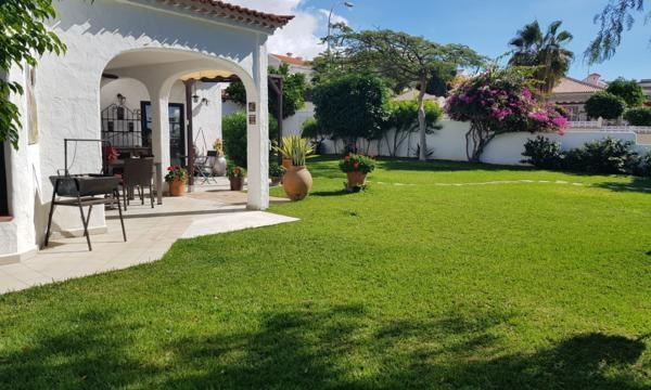 5 bed villa for sale in Playa Paraiso