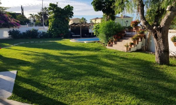 5 bed villa for sale in Playa Paraiso