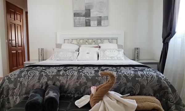 6 bed villa for sale in Guia de Isora