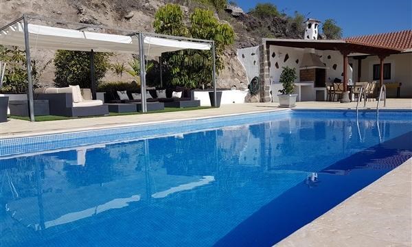 6 bed villa for sale in Guia de Isora