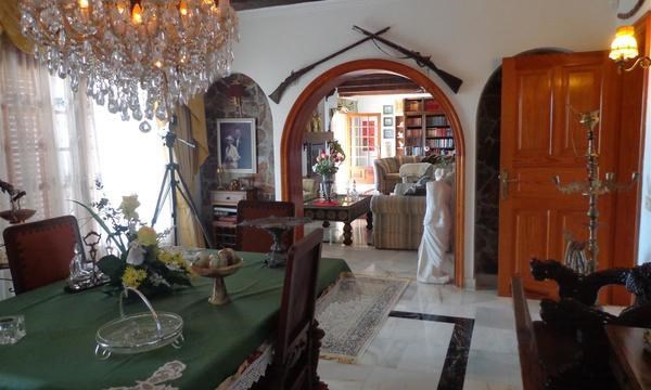 8 bed villa for sale in Callao Salvaje