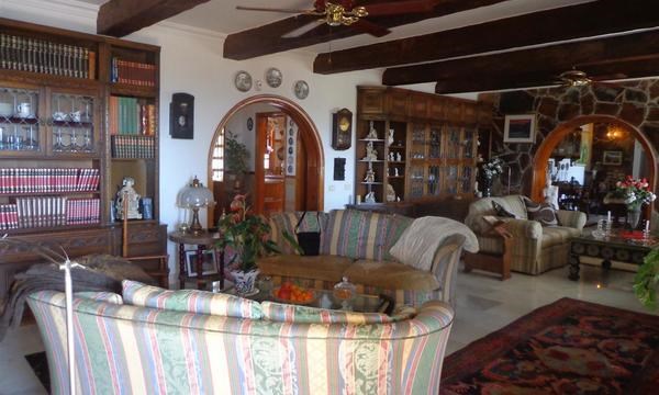 8 bed villa for sale in Callao Salvaje