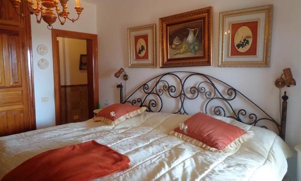 8 bed villa for sale in Callao Salvaje