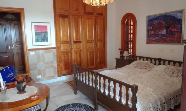 8 bed villa for sale in Callao Salvaje