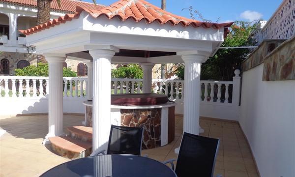 8 bed villa for sale in Callao Salvaje