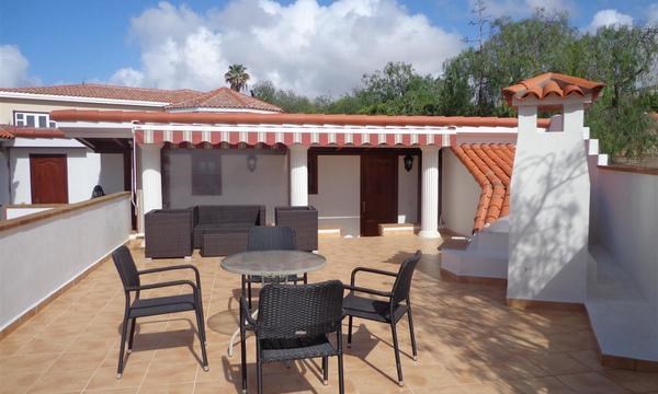 8 bed villa for sale in Callao Salvaje