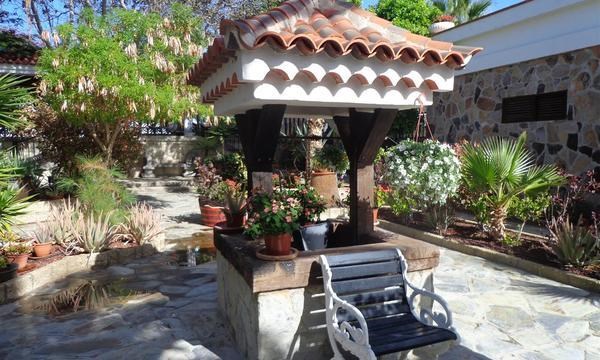 8 bed villa for sale in Callao Salvaje