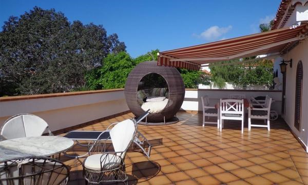 8 bed villa for sale in Callao Salvaje