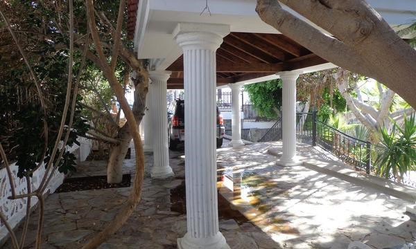 8 bed villa for sale in Callao Salvaje