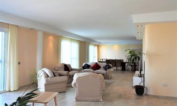 6 bed villa for sale in Los Menores