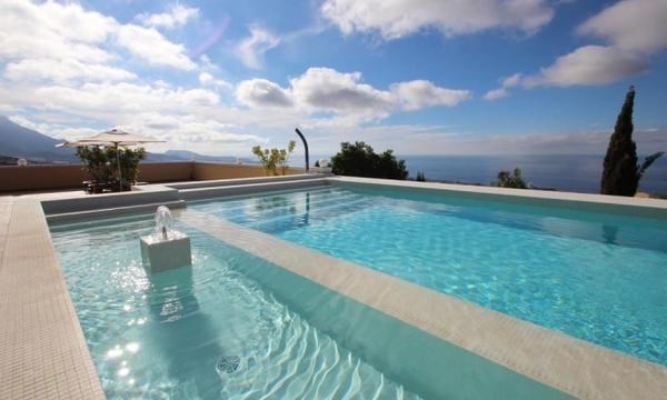 6 bed villa for sale in Los Menores