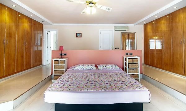 5 bed villa for sale in Callao Salvaje