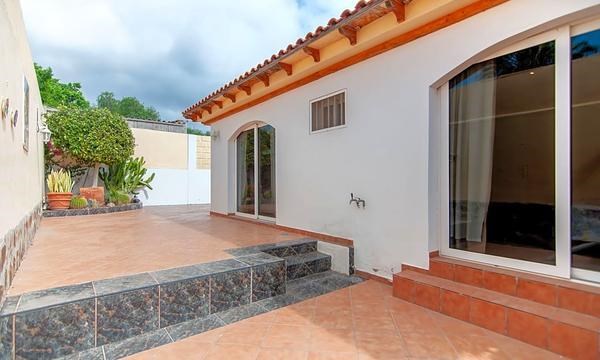 5 bed villa for sale in Callao Salvaje