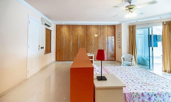 5 bed villa for sale in Callao Salvaje