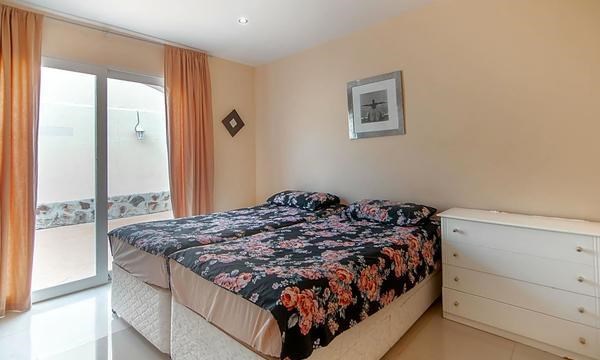 5 bed villa for sale in Callao Salvaje