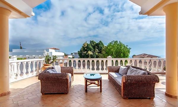 5 bed villa for sale in Callao Salvaje