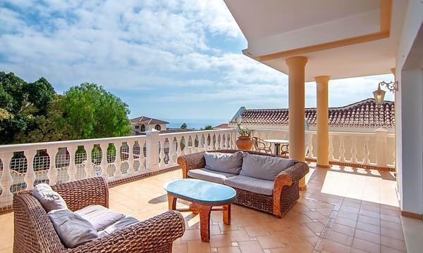 5 bed villa for sale in Callao Salvaje