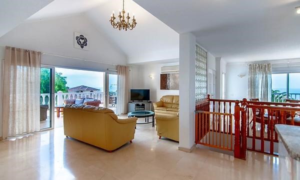 5 bed villa for sale in Callao Salvaje