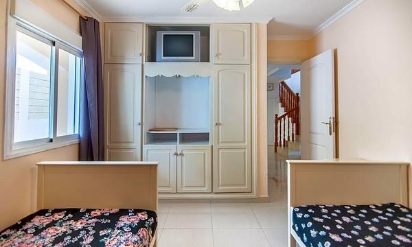 5 bed villa for sale in Callao Salvaje