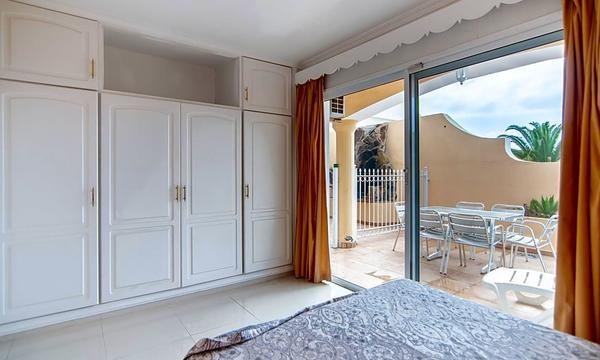 5 bed villa for sale in Callao Salvaje