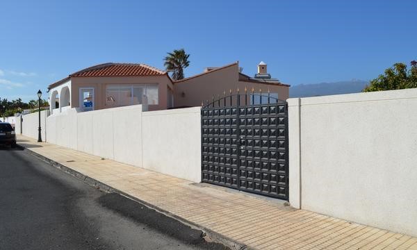 2 bed villa for sale in Alamos Park, Golf del Sur