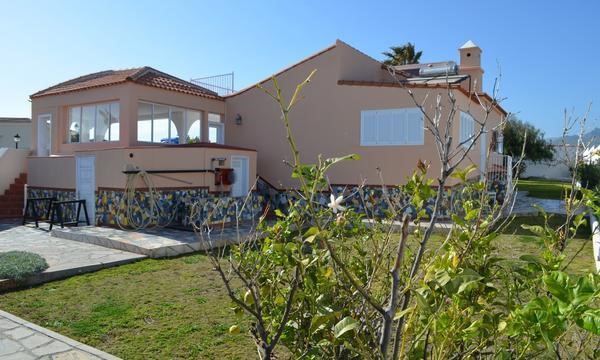 2 bed villa for sale in Alamos Park, Golf del Sur