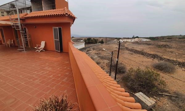7 bed townhouse for sale in Callao Salvaje