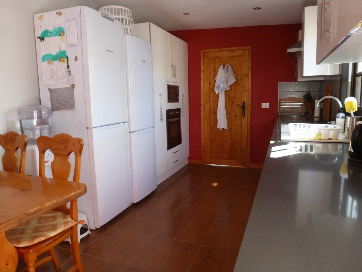 3 bed house for sale in Atogo