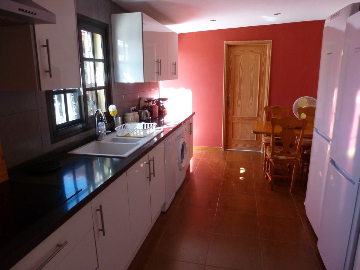 3 bed house for sale in Atogo