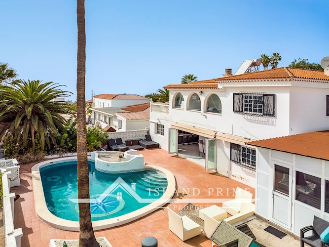 7 bed villa for sale in Chayofa