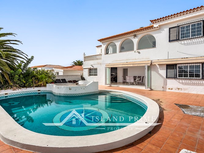 7 bed villa for sale in Chayofa