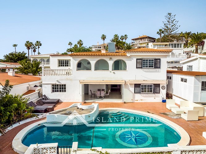 7 bed villa for sale in Chayofa