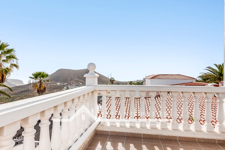 7 bed villa for sale in Chayofa