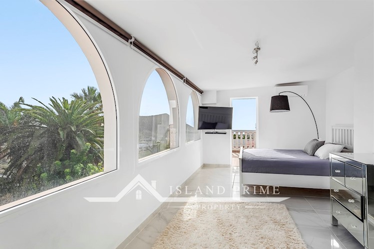 7 bed villa for sale in Chayofa