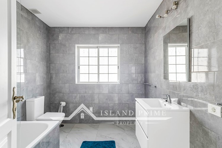 7 bed villa for sale in Chayofa