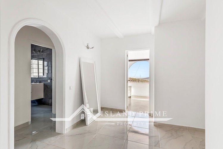 7 bed villa for sale in Chayofa