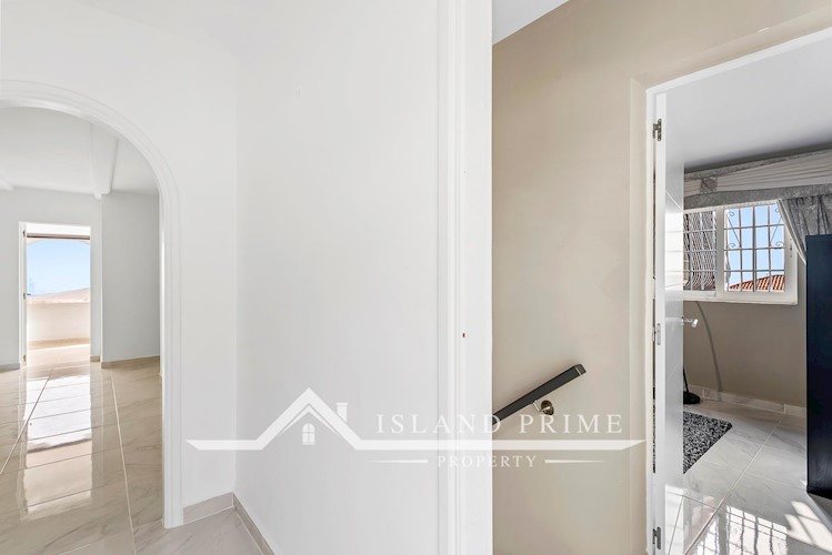 7 bed villa for sale in Chayofa