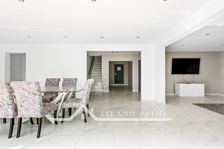 7 bed villa for sale in Chayofa