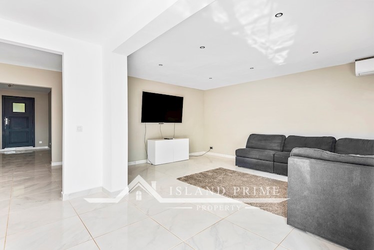 7 bed villa for sale in Chayofa