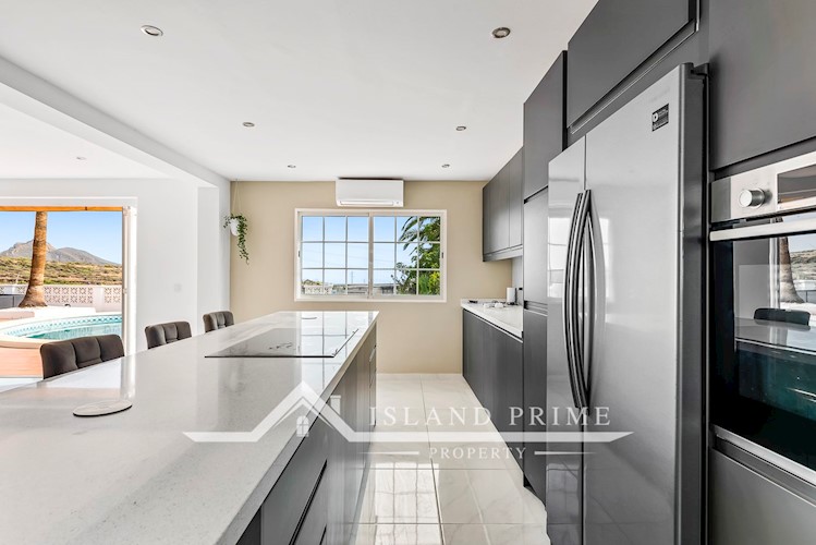 7 bed villa for sale in Chayofa