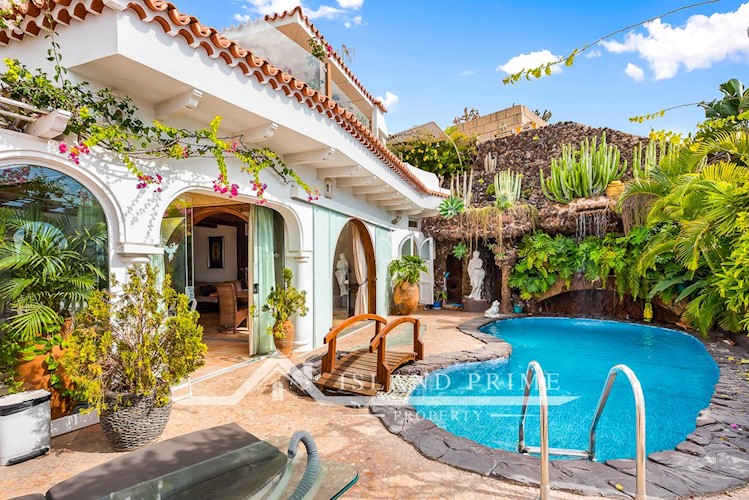 Villa For sale in San Eugenio Alto, Tenerife