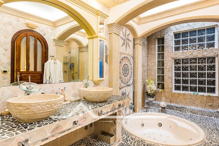 4 bed villa for sale in San Eugenio Alto